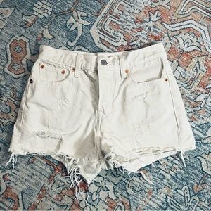 Levi’s original Jean shorts, cream. Size 26. Excellent condition.